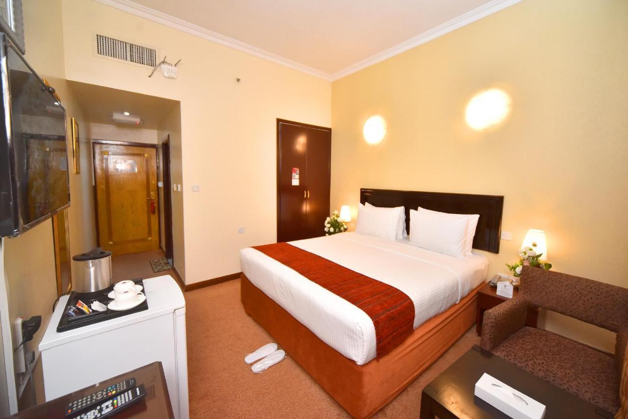 Nejoum Al Emarat Hotel Sharjah Exterior photo