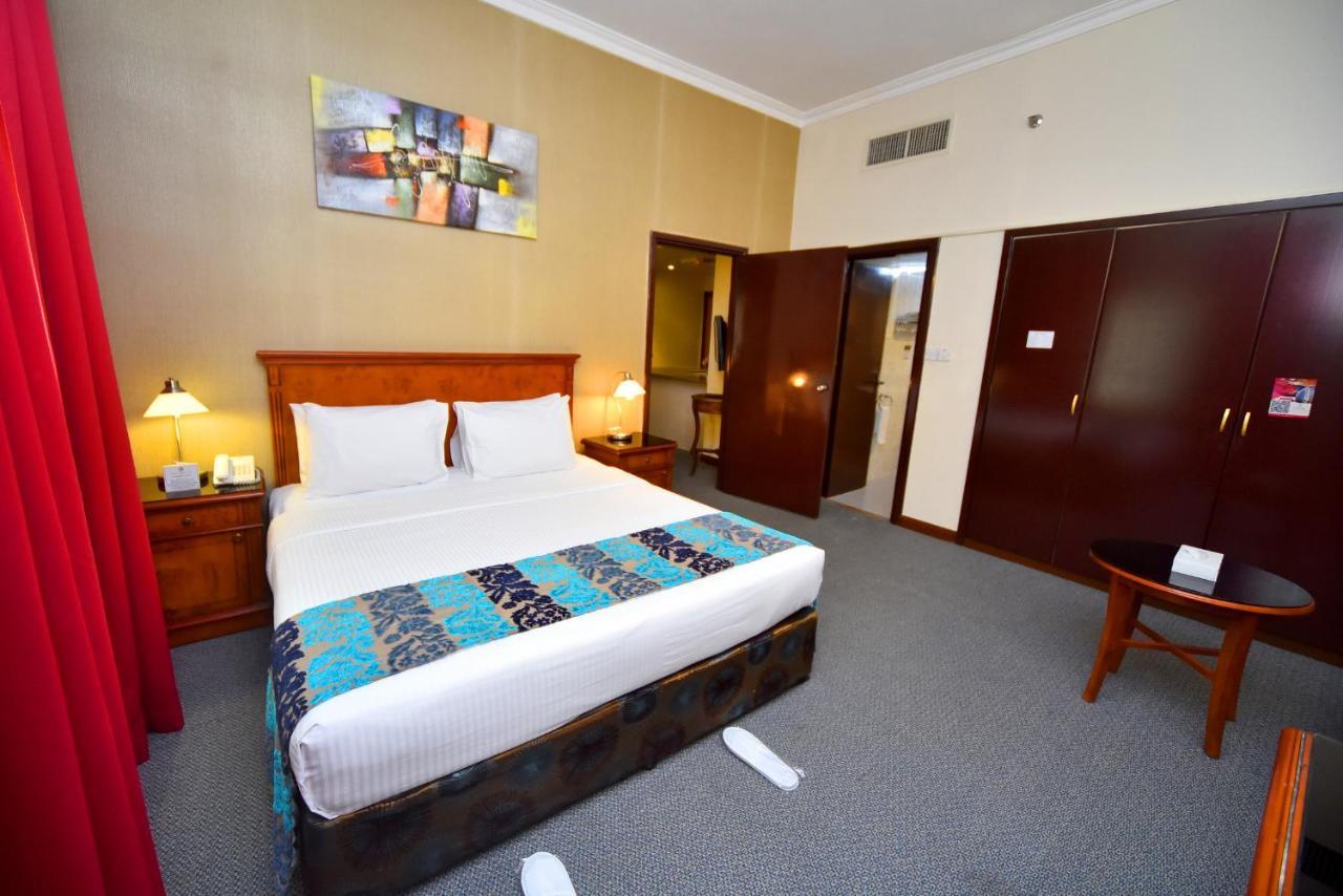 Nejoum Al Emarat Hotel Sharjah Exterior photo