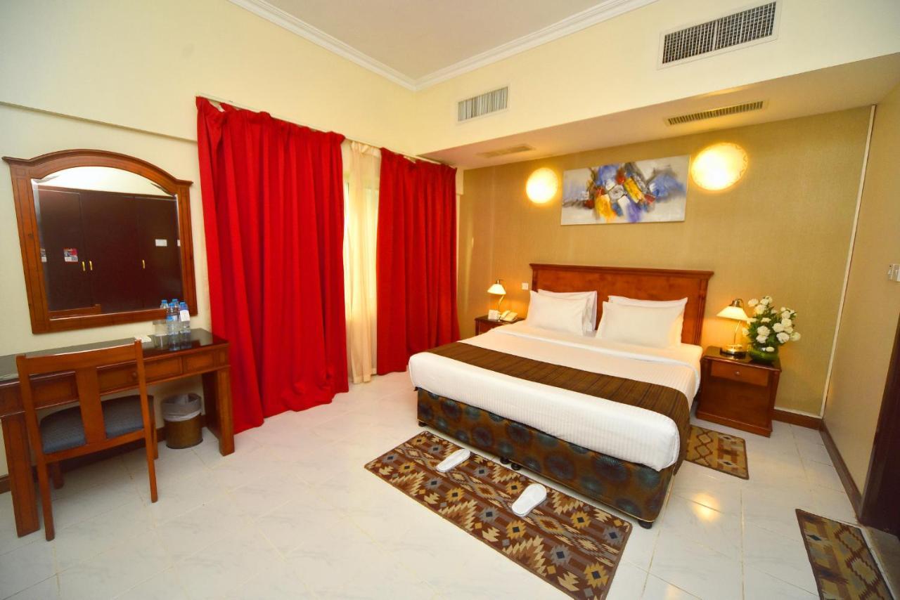 Nejoum Al Emarat Hotel Sharjah Exterior photo