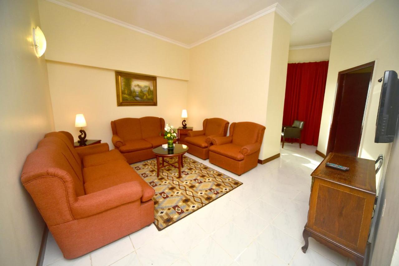 Nejoum Al Emarat Hotel Sharjah Exterior photo