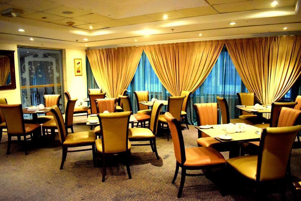 Nejoum Al Emarat Hotel Sharjah Exterior photo