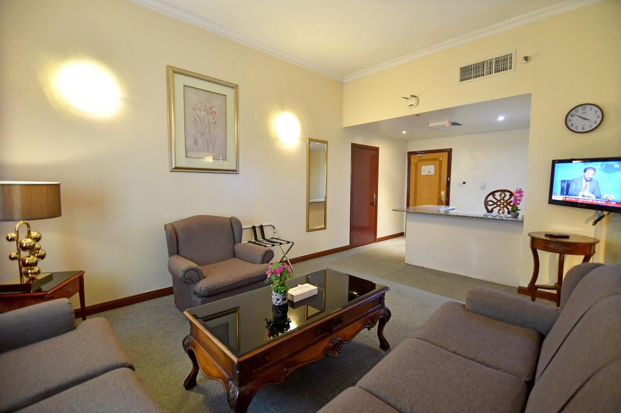 Nejoum Al Emarat Hotel Sharjah Exterior photo