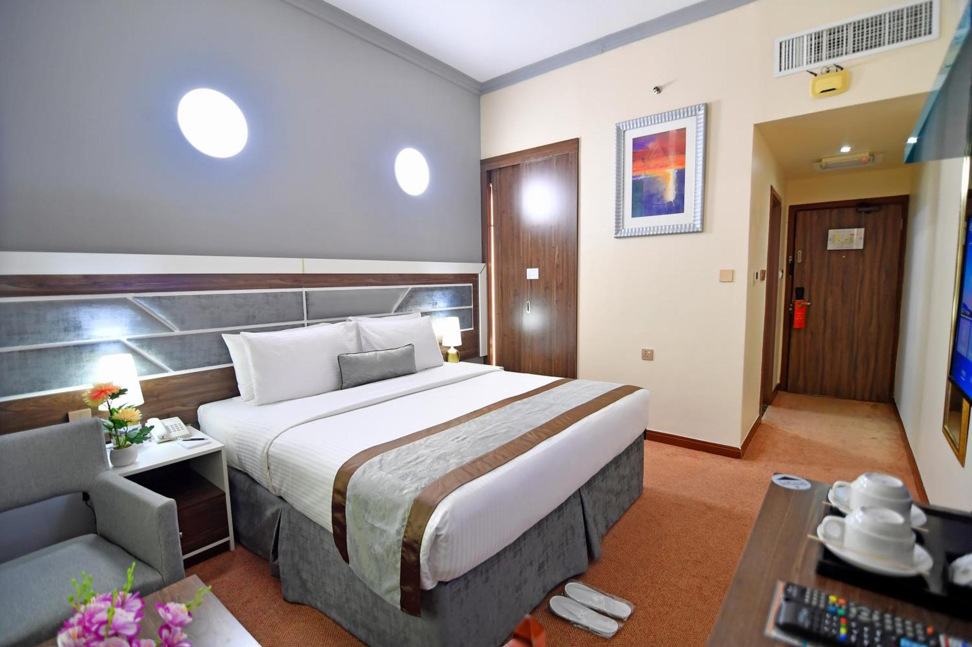 Nejoum Al Emarat Hotel Sharjah Exterior photo