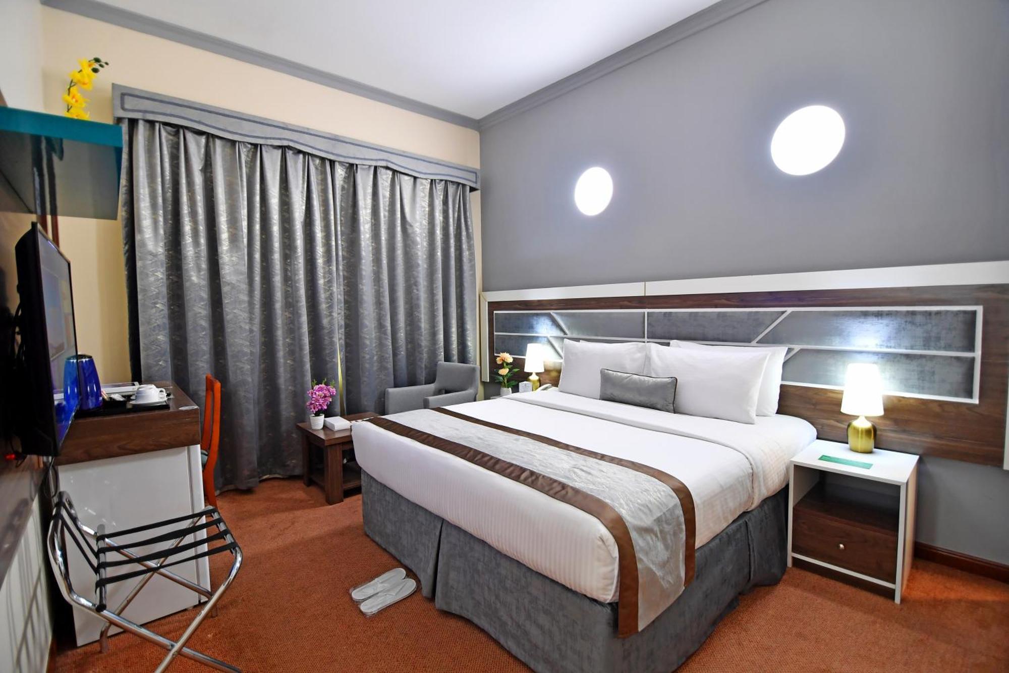 Nejoum Al Emarat Hotel Sharjah Exterior photo