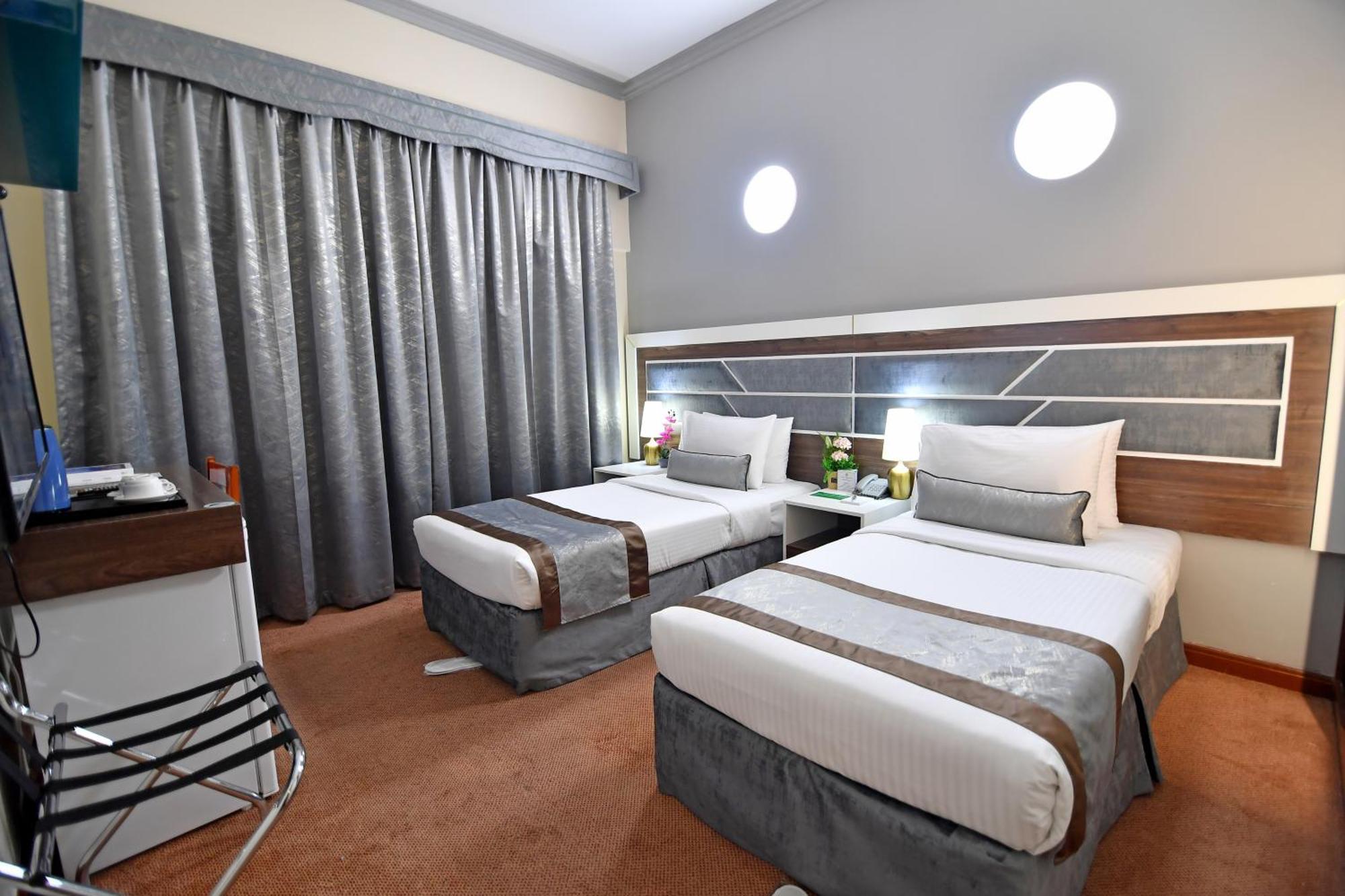 Nejoum Al Emarat Hotel Sharjah Exterior photo