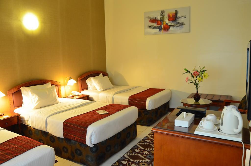 Nejoum Al Emarat Hotel Sharjah Exterior photo